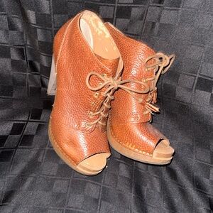 Women’s Lucky brand open toe bootie good condition